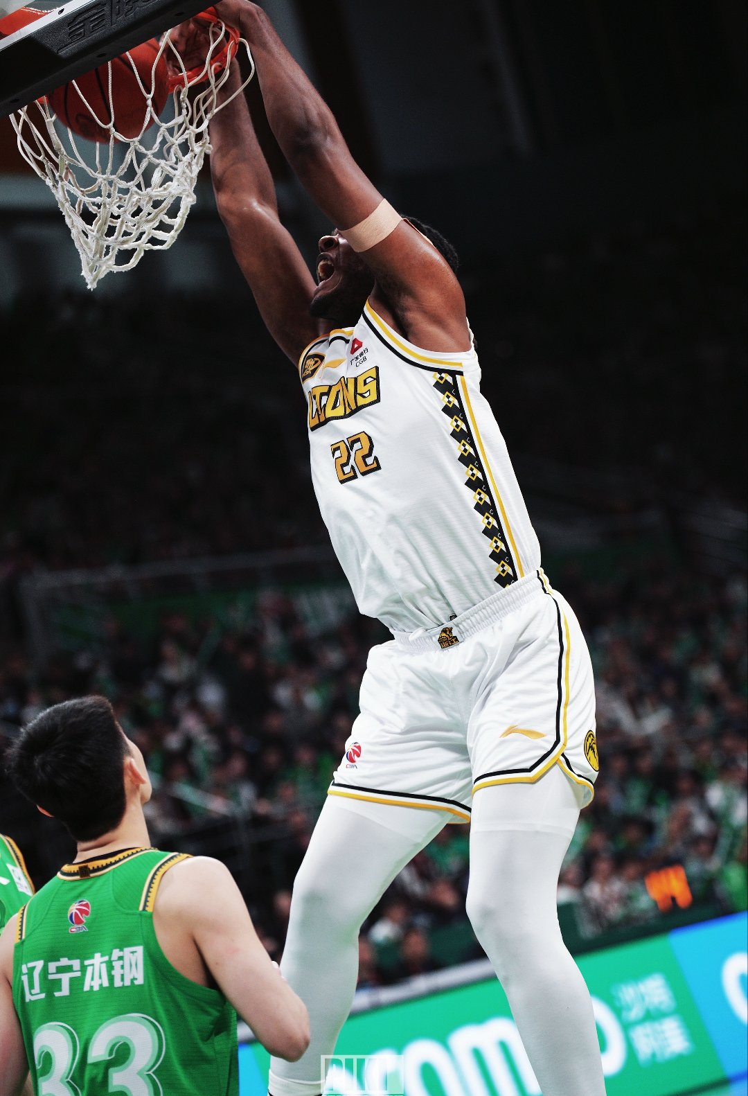 打破常规：热门球队遭遇意外挑战的简单介绍